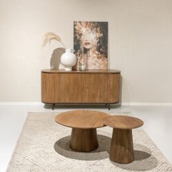 Salvator salontafel met een lamp en een boek