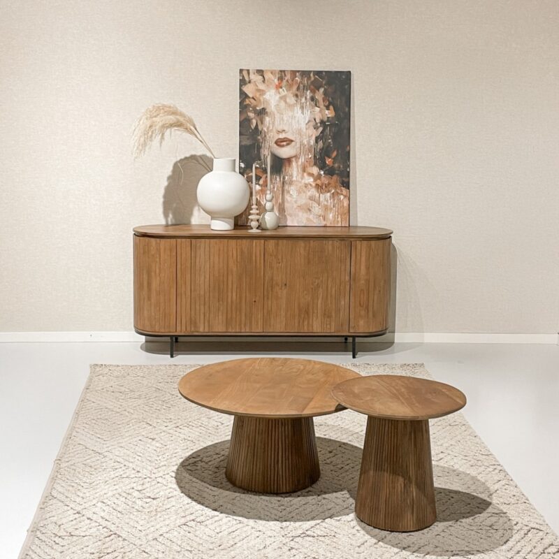 Salvator salontafel met een lamp en een boek