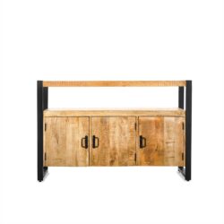 Detail van de deurtjes van het dressoir Britt in zwart mango hout