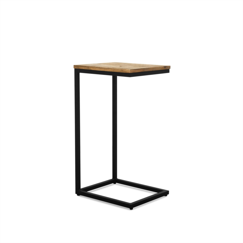 Detail van de Rya banktafel, zwart metalen frame en mangohout