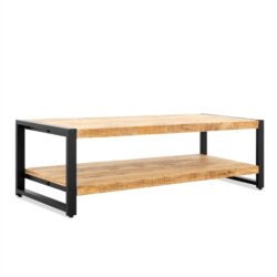 Salontafel Britt in een woonkamer, met drankjes en decoratie