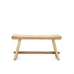 Detail van Suarhout bankje met houtnerf en natuurlijke textuur