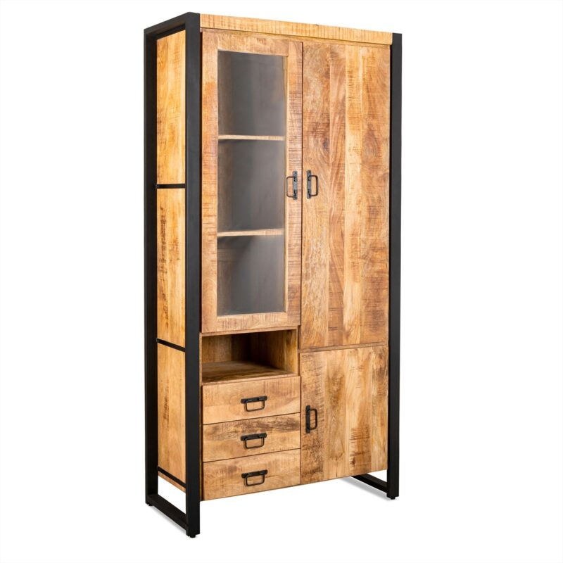 Vitrinekast Britt in woonkamer met decoratieve items