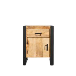 Detail van de deur van het nachtkast Britt in zwart hout