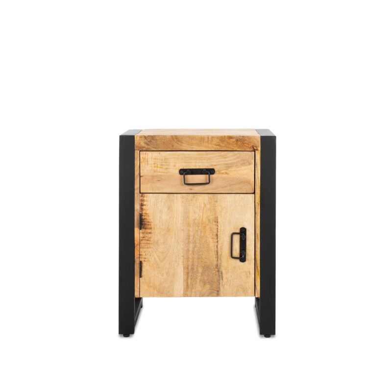 Detail van de deur van het nachtkast Britt in zwart hout