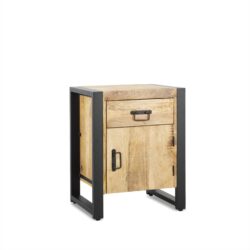 Nachtkast Britt in een slaapkamer, hout en staal, praktisch en stijlvol
