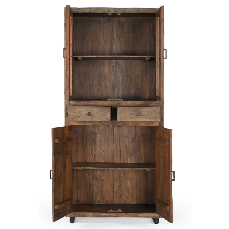 Opbergkast Roots 100 in een industrieel interieur met stoere meubelen