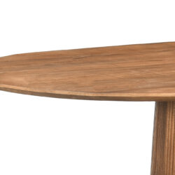 Eettafel vanuit een andere hoek