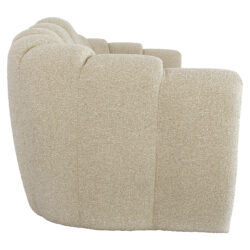 Bank sofa in beige biscotti kleur in een interieur, luxe sfeer