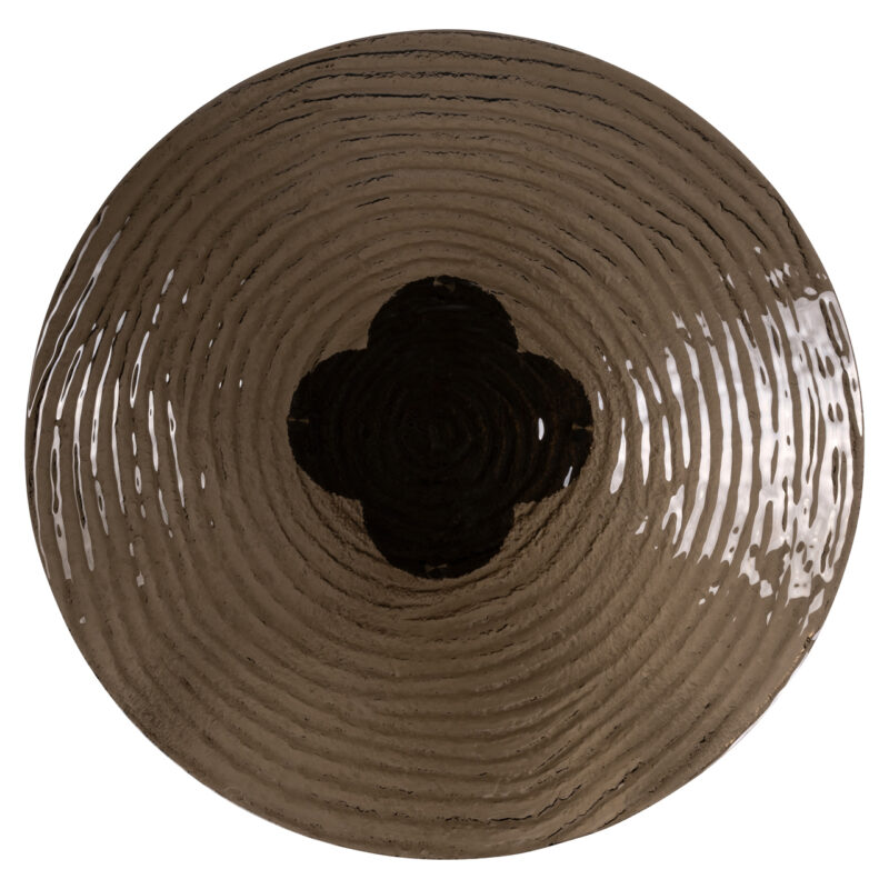 Eettafel Glastonburry gold antique in een hotel-chique setting met lichte stoelen