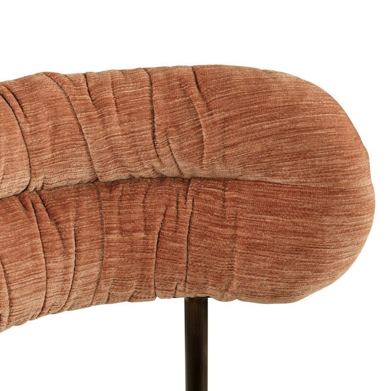 Counterstoel Encanto vanaf een andere hoek, met een elegante vorm