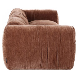 Bank Monty be straight coffee in woonkamer, rustig interieur