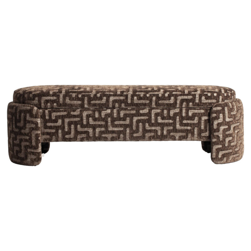 Bank Cupid in een interieur setting met bruine labyrinth bekleding