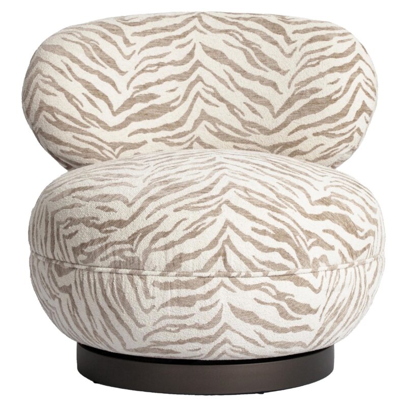 Lounge stoel Jace beige tiger swivel in een interieur, statement piece