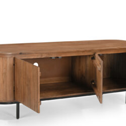 Noor 170cm kast in interieur, met TV en stoelen