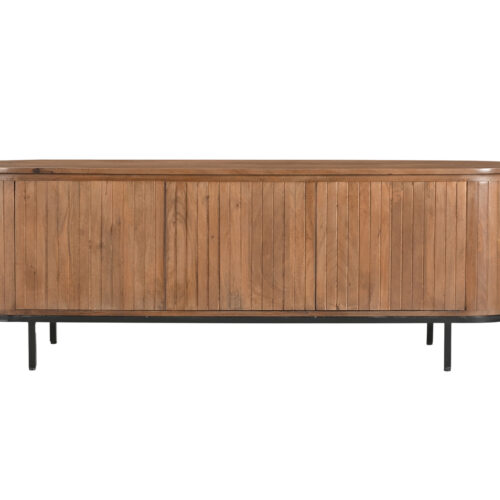 30986 6 | Heb je wel eens door de ramen naar prachtig ingerichte woonkamers in Nederland gekeken? Een salontafel versierd met bloemen staat voor een gezellige en aantrekkelijke bank, daarachter zie je een eettafel voor gezellige bijeenkomsten en in de vensterbank staan smaakvolle vazen. Detail van de mangohouten planken van de Noor 170cm kast