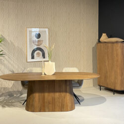 Salvator eettafel van Livingfurn met een robuuste constructie