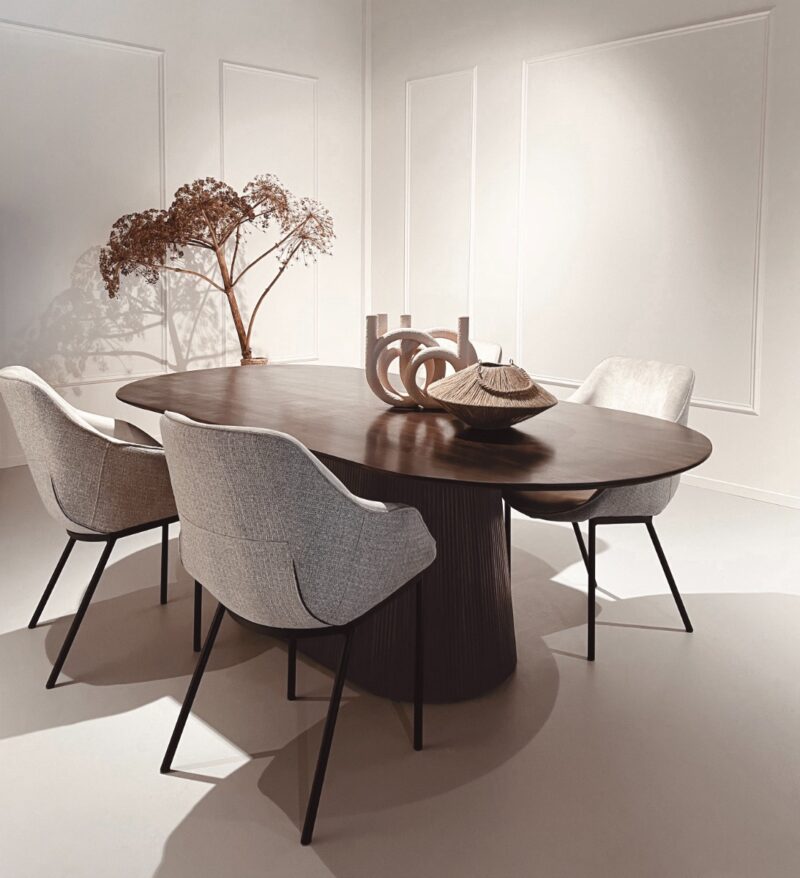 Salvator eettafel, ovaal, bruin mangohout, detail afwerking