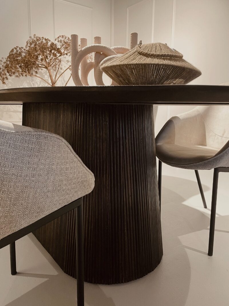 Salvator eettafel, ovaal, bruin mangohout, in ruimte