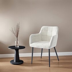 Detail van de sierstiksels op de Bronco Sand stoel