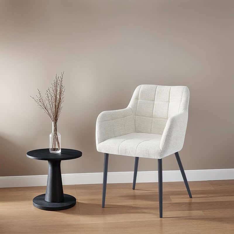 Detail van de sierstiksels op de Bronco Sand stoel