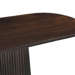 Salvator Walnut tafel in bruin mangohout in een interieurruimte