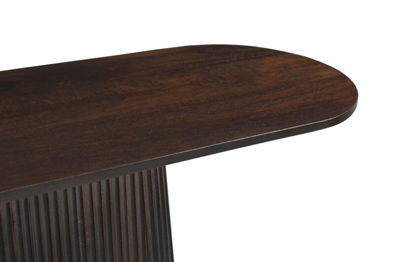 Salvator Walnut tafel in bruin mangohout in een interieurruimte