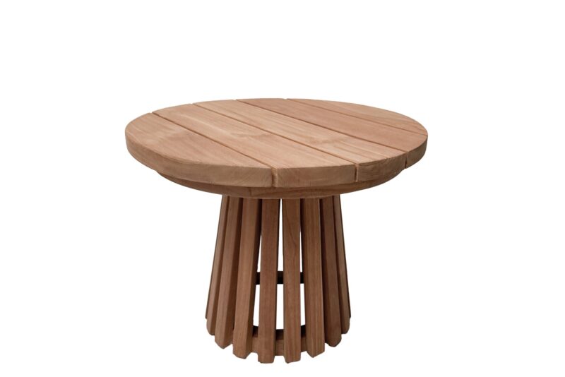 Cindo 50cm tuinmeubel in een tuin, natuurlijk hout