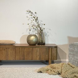 Afgelakte afwerking van de Salano 170 cm kast in natuurlijk hout