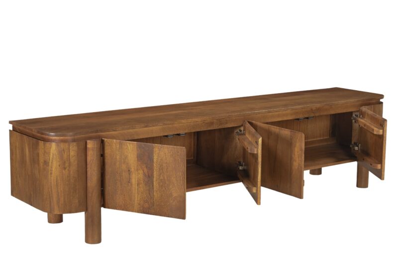 Salano 210 cm kast in natuurlijk hout in een woonkamer