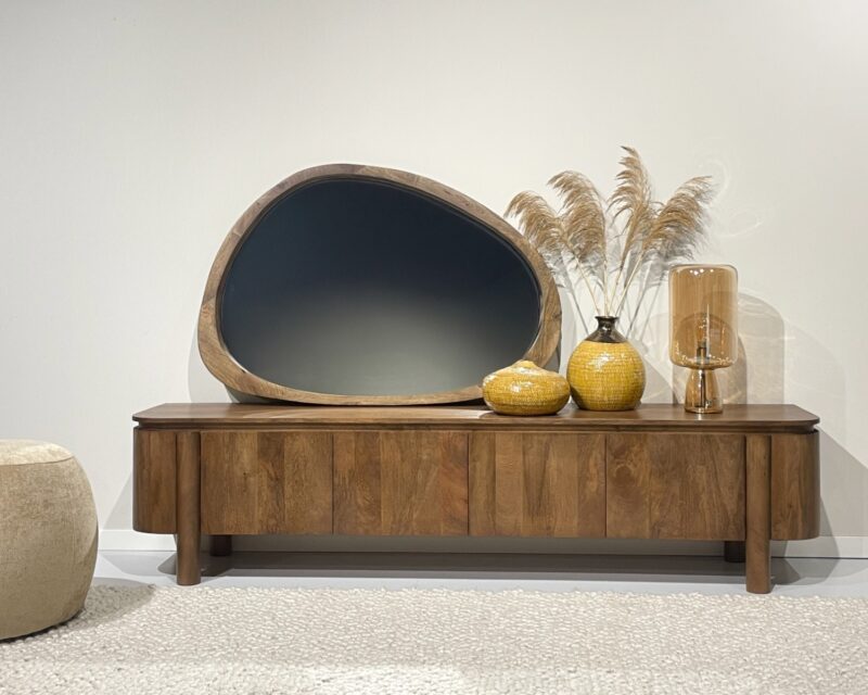 Salano 210 cm kast in natuurlijk hout met subtiele details