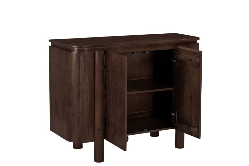 Salano Brown 105cm kast in een interieur met andere meubelen