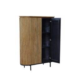 Lausanne 150cm kast in interieur met meubels en decor