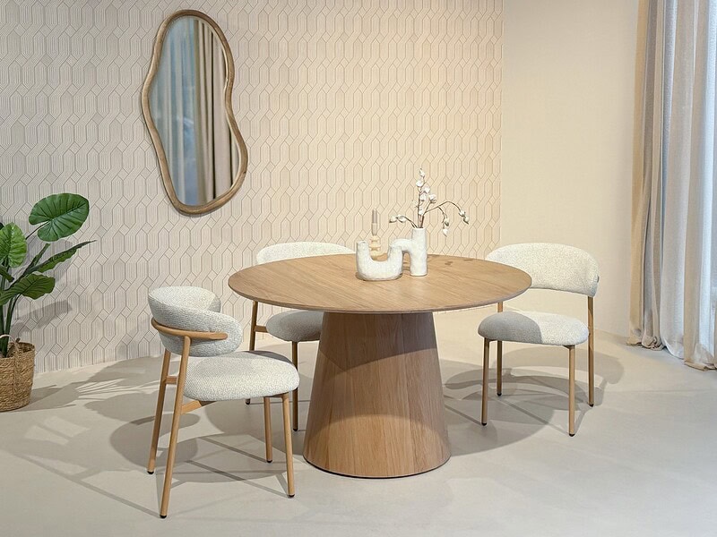 Micah eetkamerstoel in een minimalistisch interieur