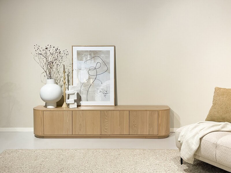 Novero 220cm TV meubel in natuurlijk eikenhout fineer vanuit een ander perspectief