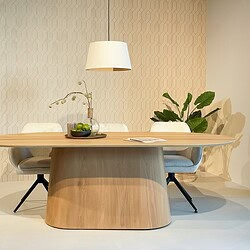 Afgelakt oppervlak van de Novero 200cm eetkamertafel