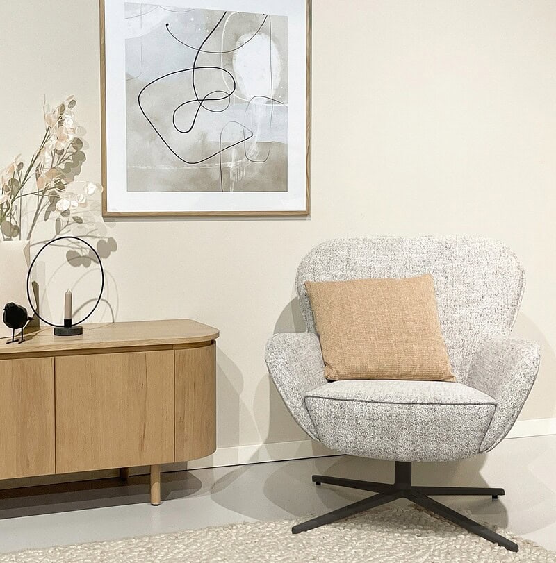 Sven Bisque Oasis draaifauteuil beige stof gecoat staal van rechts