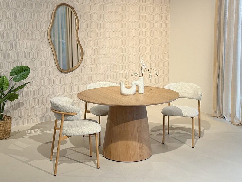 Natuurlijke kleur van het eikenhout fineer op de Novero 130cm tafel