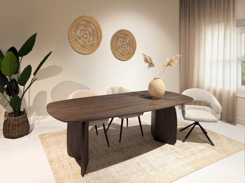 Poten van de Trevor eettafel in bruin mangohout