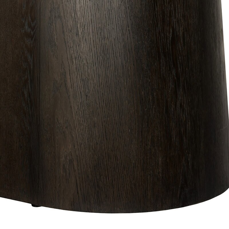 Detail van de afgeronde hoeken op de Novero Espresso tafel