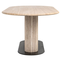 Eettafel La Cantera beige in interieurruimte