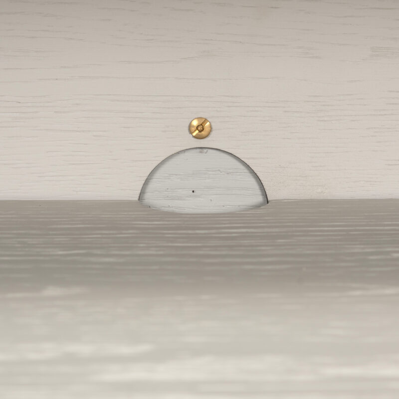 Bovenste deel van het Whitebone brass TV-meubel met Oak Veneer