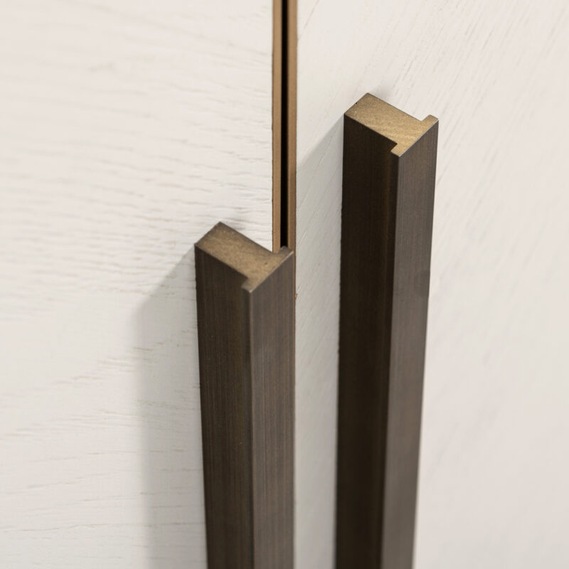 Dressoir Whitebone Verona Grey koperkleurig metaal detail