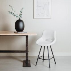 Campo barstoel uitgevoerd in witte stof met een zwarte frame