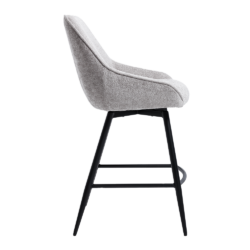 Trino barstoel in een interieur setting met witte stof Trenza 8 oyster