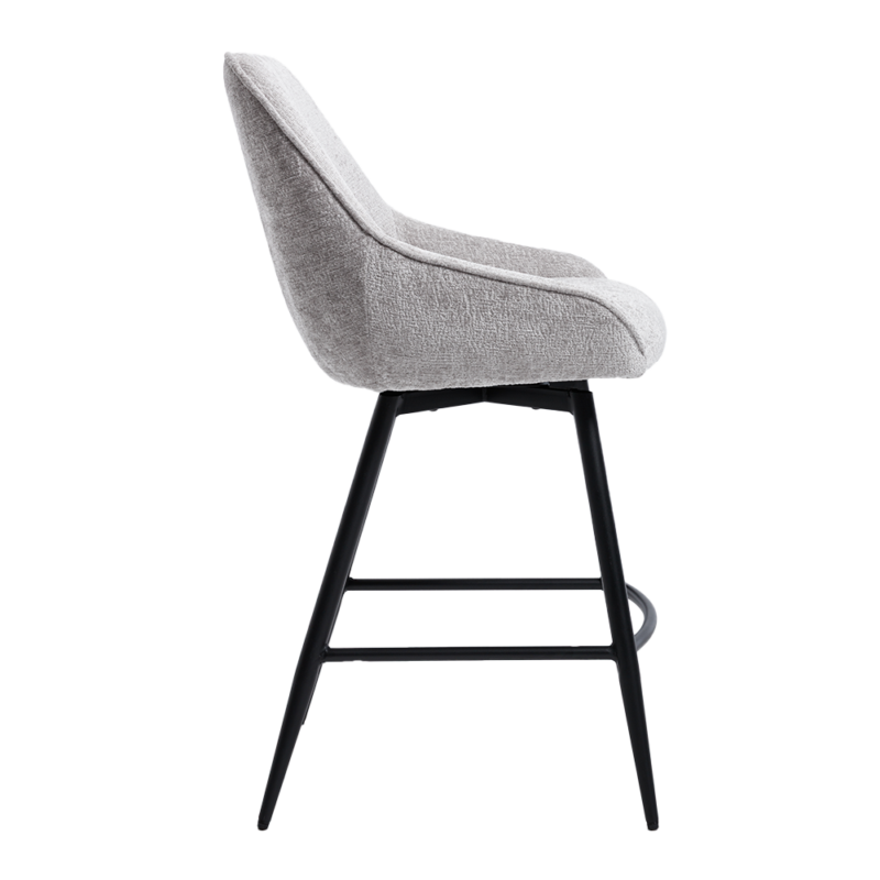 Trino barstoel in een interieur setting met witte stof Trenza 8 oyster