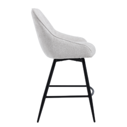 Trino barstoel in interieur met witte Trenza 04 stof en zwart poedercoating