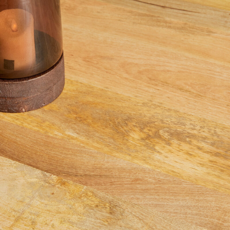 Eettafel vanaf onder, tafelpoot, matrixpoot