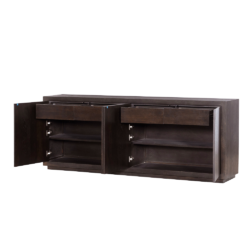 Mincio dressoir in interieur met meubilair in landelijk modern stijl