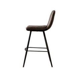 Pamplona barstool in een interieur setting met tafel en stoelen